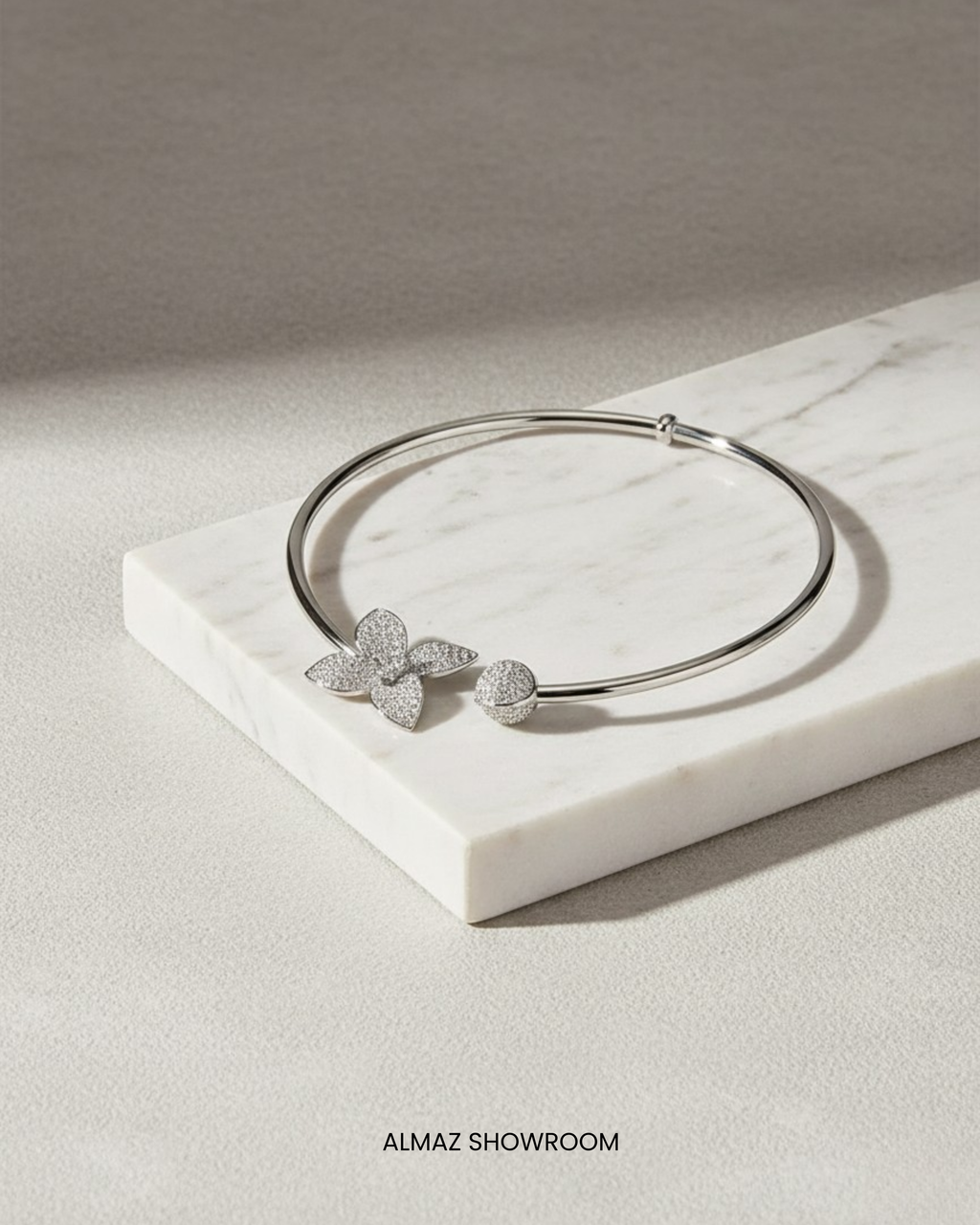 BUTTERFLY GLOW NECKLACE