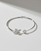 BUTTERFLY GLOW NECKLACE