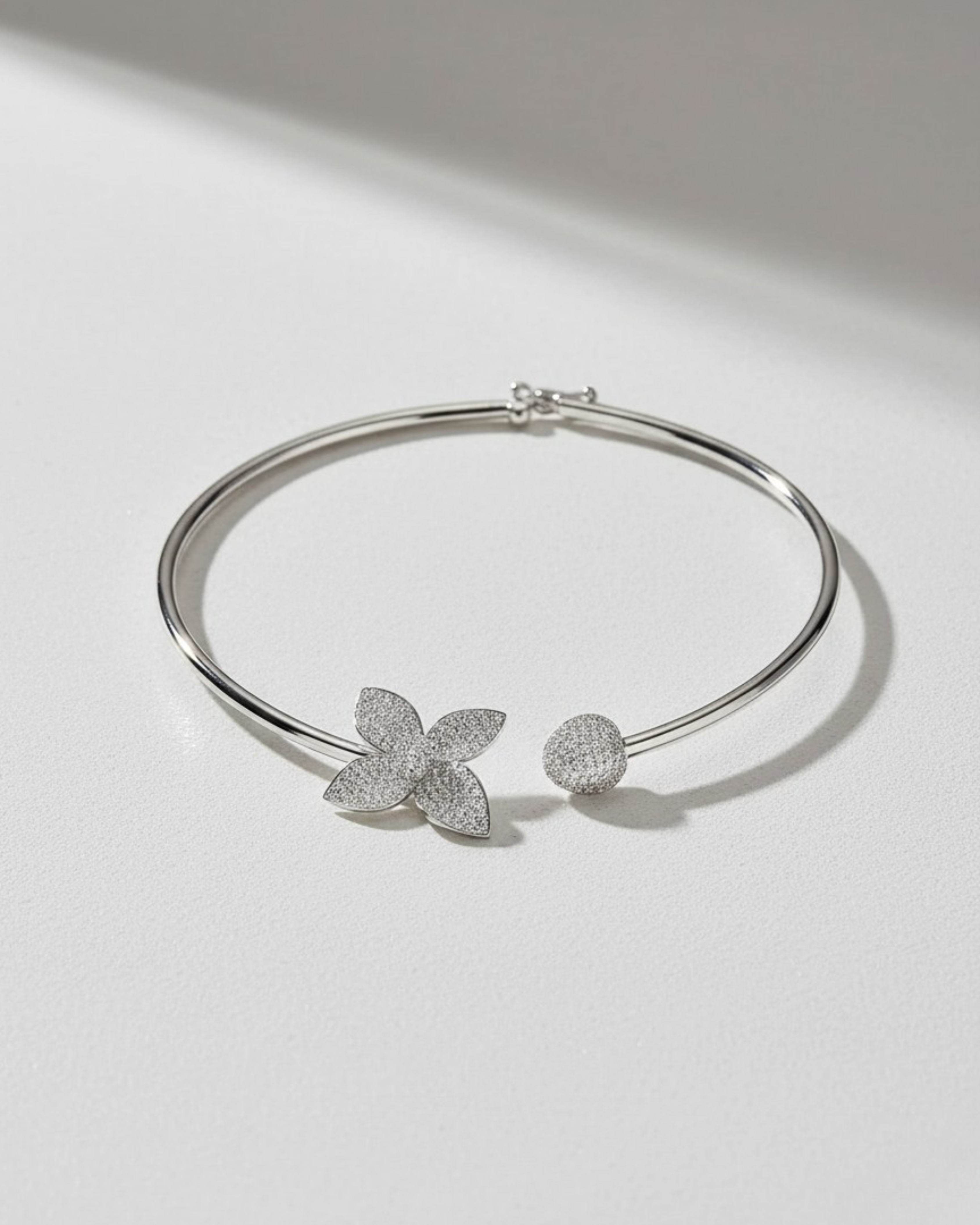 BUTTERFLY GLOW NECKLACE