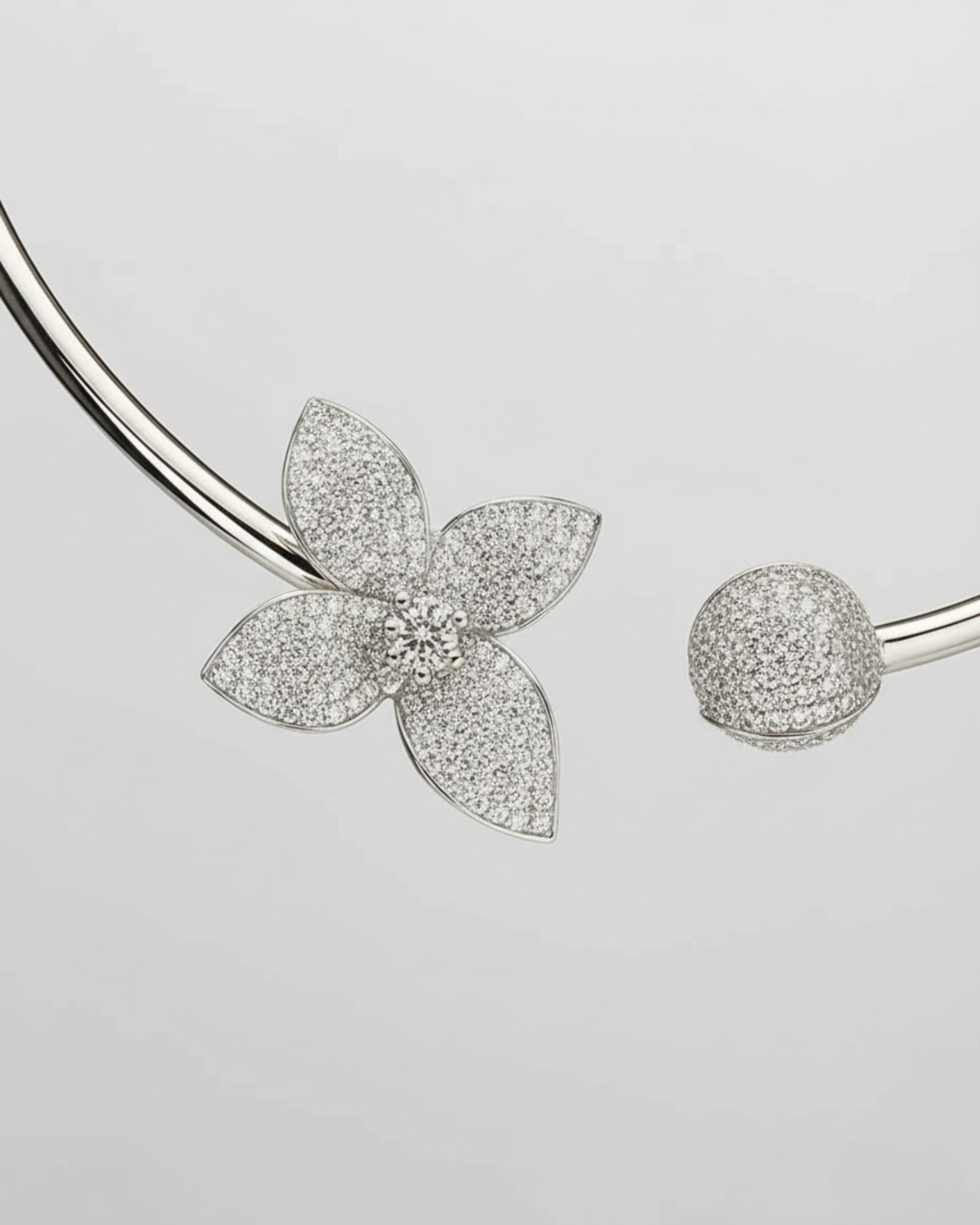 BUTTERFLY GLOW NECKLACE