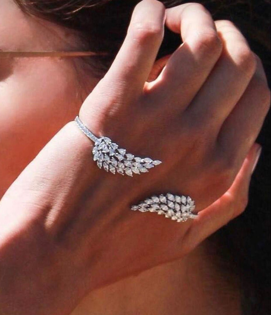 Argenté Petal Hand Chain