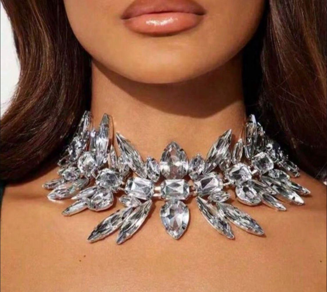 The Arctic Wing Collar