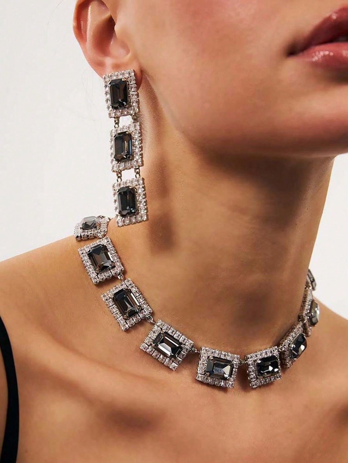 The Obsidian Frame Choker & Drops