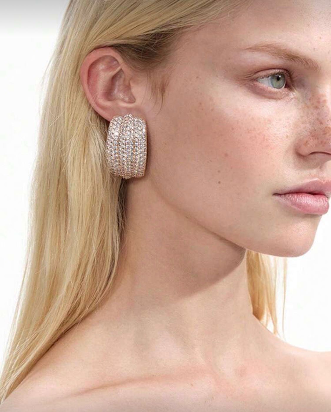 The Fragmented Pavé Studs