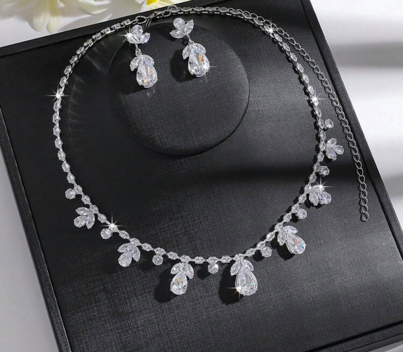 Lumière Dewdrop Suite